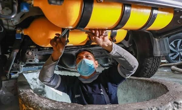 GOBIERNO ACTIVA CONVERSIÓN DE VEHÍCULOS DIÉSEL A GNV Y ARRANCA CON 400 KITS EN SANTA CRUZ