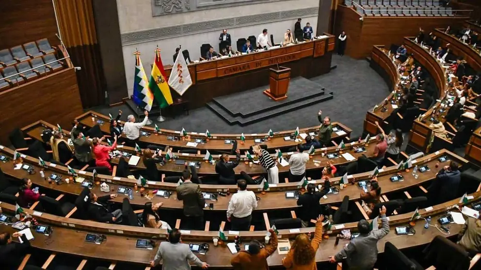 LEGISLADORES EXIGEN PRUEBAS TRAS DENUNCIA SOBRE SUPUESTOS PAGOS DE MARIACA