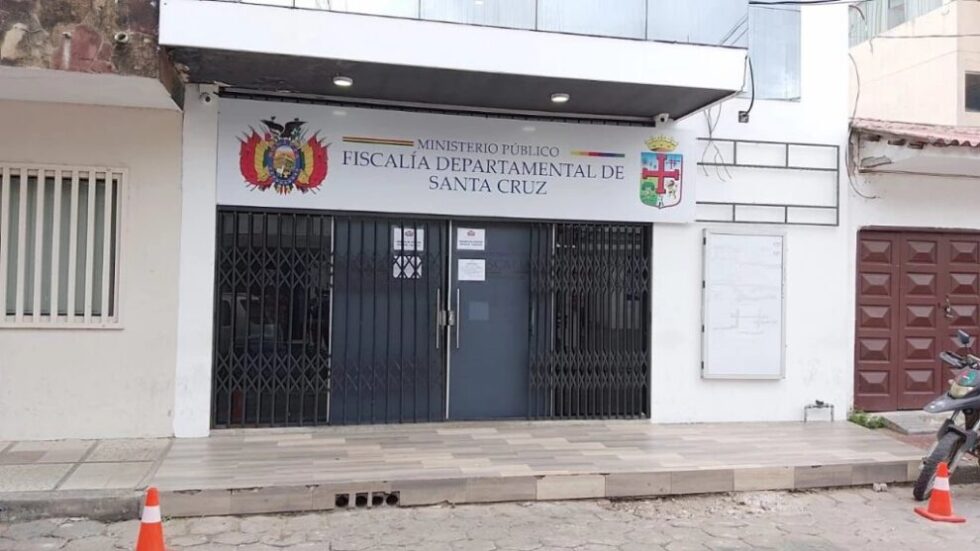 POLICÍA EJECUTA ALLANAMIENTO EN LA FISCALÍA DEPARTAMENTAL DE SANTA CRUZ