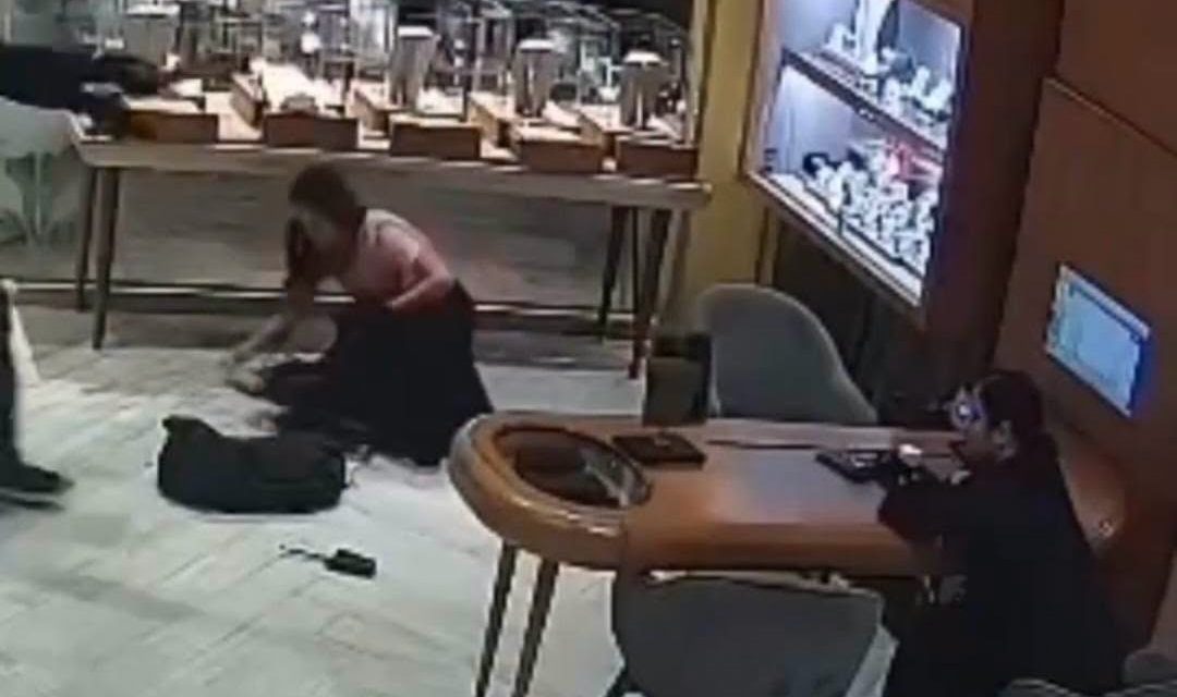 TRABAJADORA DE JOYERÍA OBTIENE ARRESTO DOMICILIARIO TRAS AUDIENCIA CAUTELAR