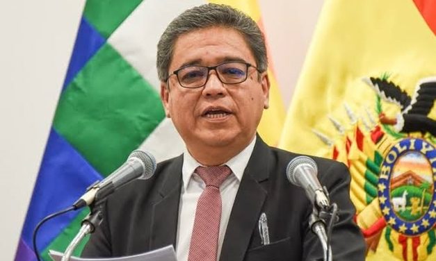 GOBIERNO ANUNCIA APREHENSIÓN DE LUIS MONTAÑO Y LO ACUSA DE USURPAR FUNCIONES