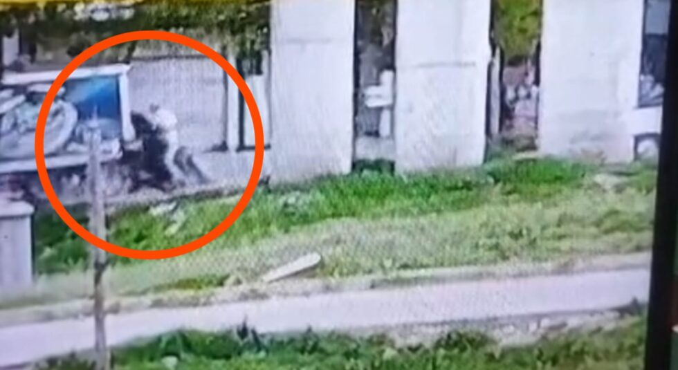 CÁMARAS CAPTAN LA HUIDA DE ATRACADORES TRAS ASALTAR A UN LIBRECAMBISTA