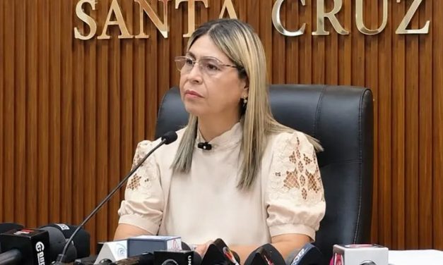 APREHENDEN A TRABAJADORA DE JOYERÍA POR PRESUNTA COMPLICIDAD EN ATRACO
