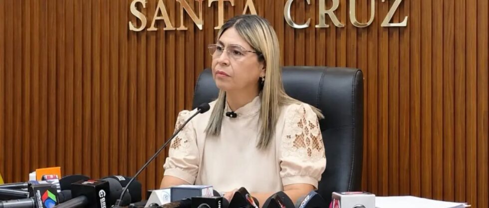 APREHENDEN A TRABAJADORA DE JOYERÍA POR PRESUNTA COMPLICIDAD EN ATRACO