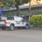 PERSECUCIÓN VECINAL TERMINA CON DOS APREHENDIDOS Y UN VEHÍCULO INCENDIADO EN YAPACANÍ