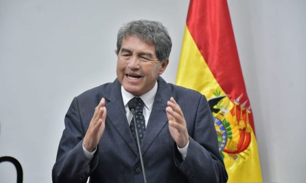 HERNÁN PAREDES PRESENTA SU RENUNCIA IRREVOCABLE AL VICEMINISTERIO DE RÉGIMEN INTERIOR