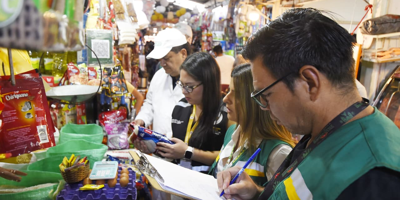 ALCALDÍA CONTROLA PRECIOS, PESO E HIGIENE EN MERCADOS DE SANTA CRUZ