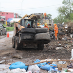 EMACRUZ RETIRA RESIDUOS ACUMULADOS EN EL SEXTO ANILLO Y AVENIDA MOSCÚ