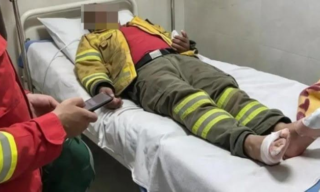 TRES BOMBEROS RESULTAN AFECTADOS POR INCENDIO FORESTAL EN COCHABAMBA