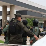 FISCALÍA SECUESTRA DINERO, DOCUMENTOS, VEHÍCULOS Y UN ARMA EN CASAS DE MARIACA Y ZEBALLOS